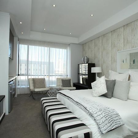 Luxury @ Sandton Skye Йоханесбург Екстериор снимка