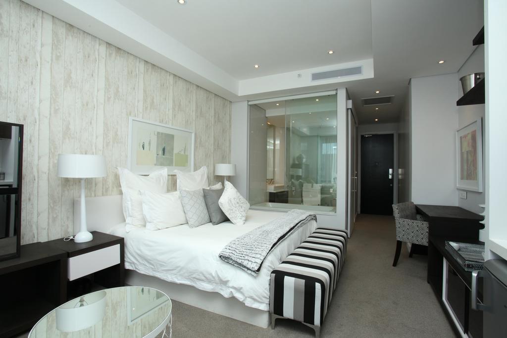 Luxury @ Sandton Skye Йоханесбург Екстериор снимка