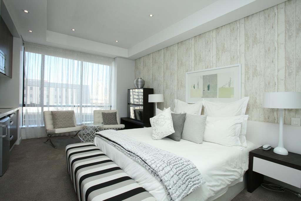 Luxury @ Sandton Skye Йоханесбург Екстериор снимка