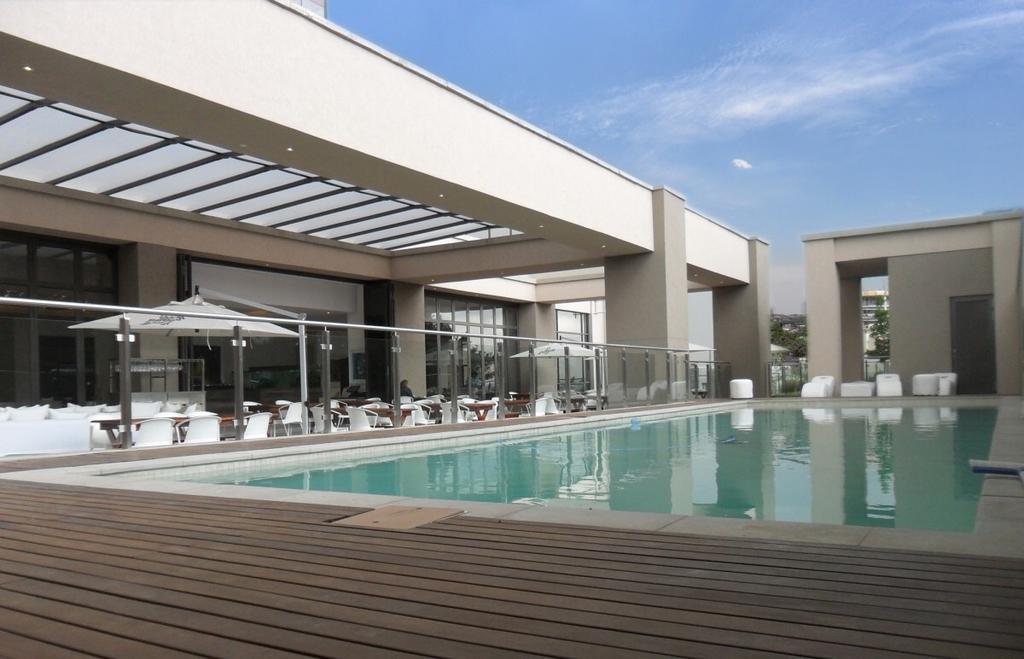 Luxury @ Sandton Skye Йоханесбург Екстериор снимка